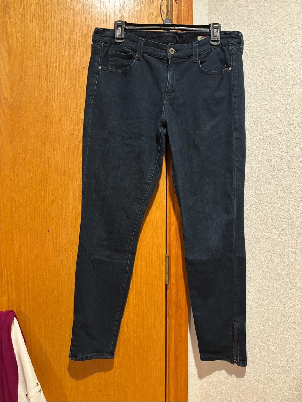 Women’s Dark Blue Skinny Jeans with Zipper Detail